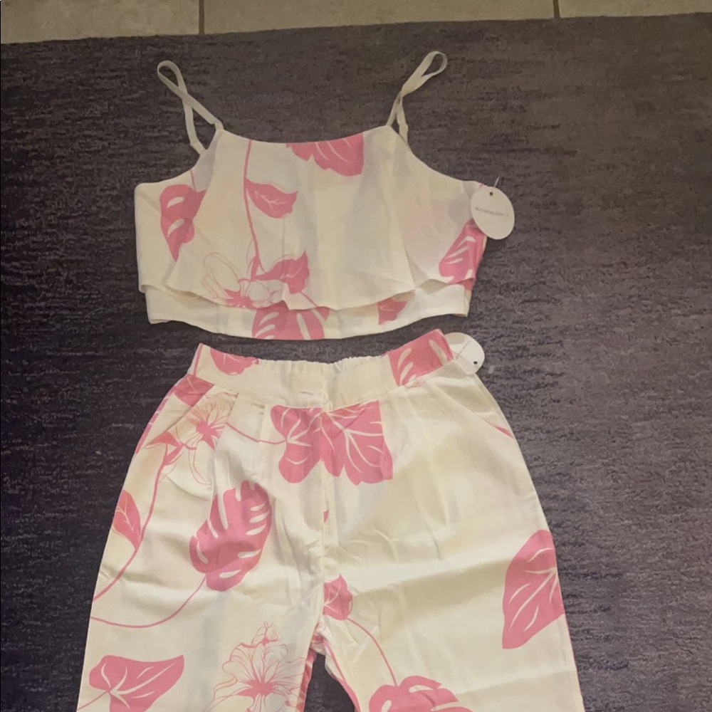 Cute floral set.
